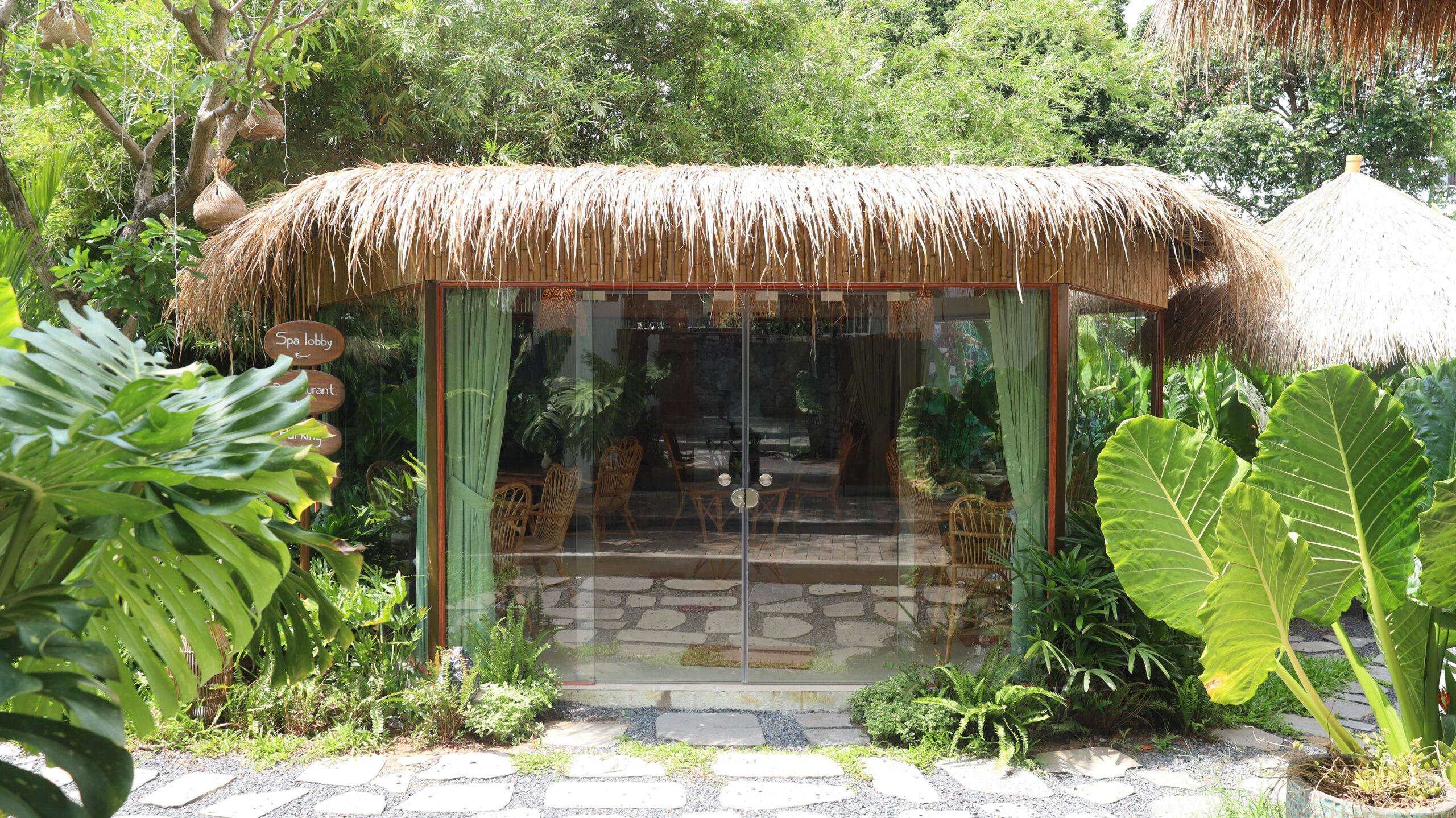 NHA HANG AM THUC 1 scaled