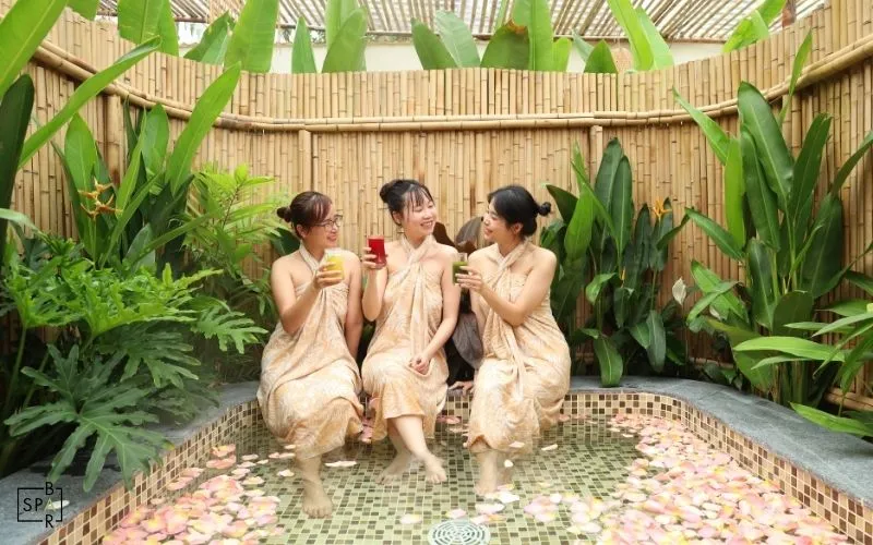 Dịch vụ ngâm bồn sục ngoài trời kết hợp massage body Dịch vụ ngâm bồn sục ngoài trời kết hợp massage body