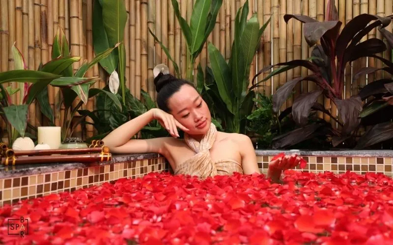 Spa ngâm bồn sục ngoài trời với công nghệ sục khí hiện đại Spa ngâm bồn sục ngoài trời với công nghệ sục khí hiện đại