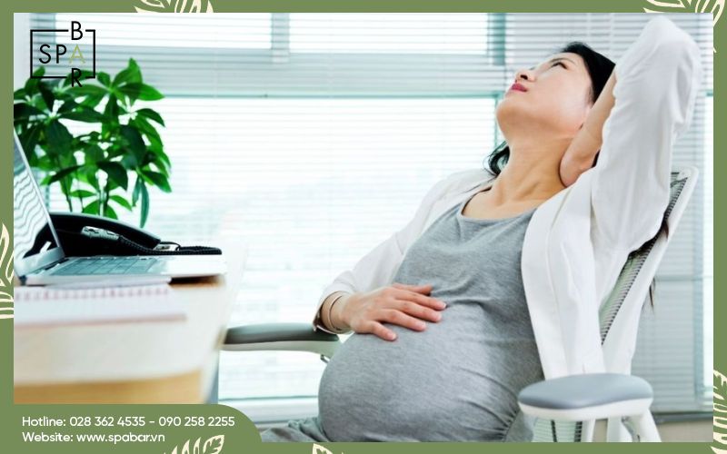 bau 3 thang dau co nen massage co vai gay 2 Tại sao mẹ bầu bị đau cổ vai gáy?
